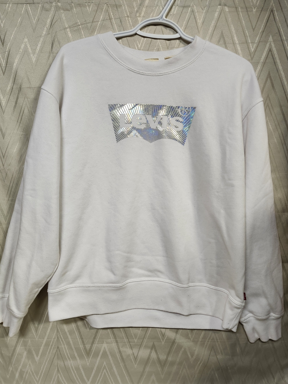 Levi's White Crewneck Sweatshirt with Iridescent Logo